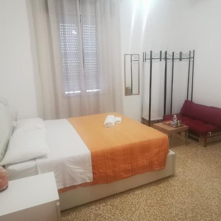 Camera Vicino All'Aeroporto Bed & Breakfast Bologna Ngoại thất bức ảnh